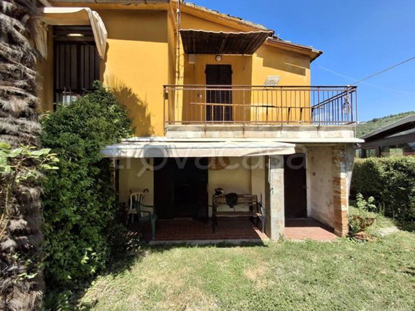casa indipendente in vendita ad Arezzo in zona Santa Firmina