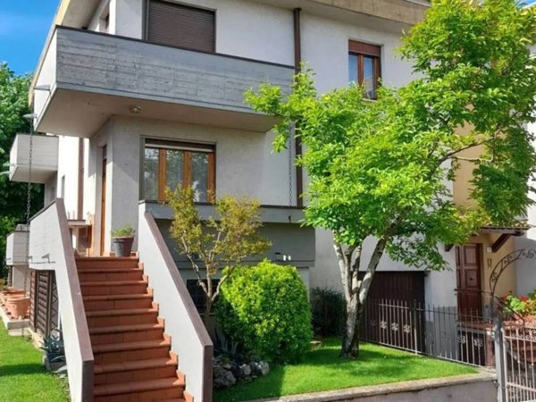 casa indipendente in vendita ad Arezzo in zona San Giuliano