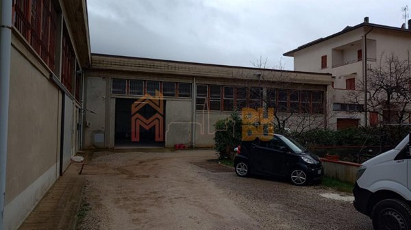 locale di sgombero in vendita ad Arezzo