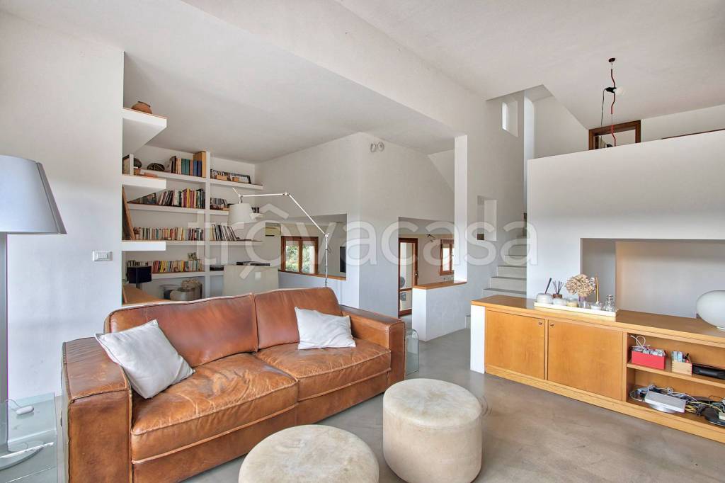 casa indipendente in vendita ad Arezzo in zona Staggiano
