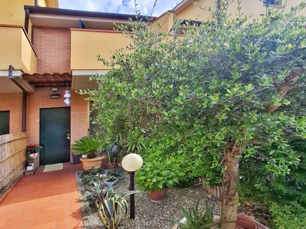 casa indipendente in vendita ad Arezzo