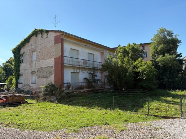 casa indipendente in vendita ad Arezzo in zona Pescaiola