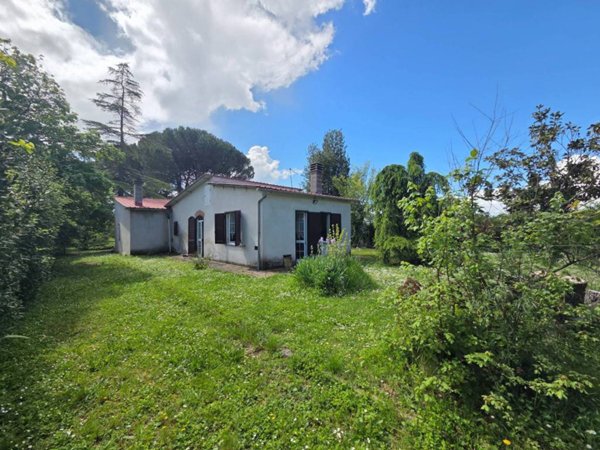 casa indipendente in vendita ad Arezzo in zona Antria