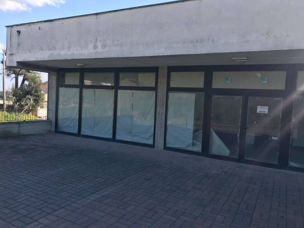 negozio in vendita ad Arezzo in zona Rigutino