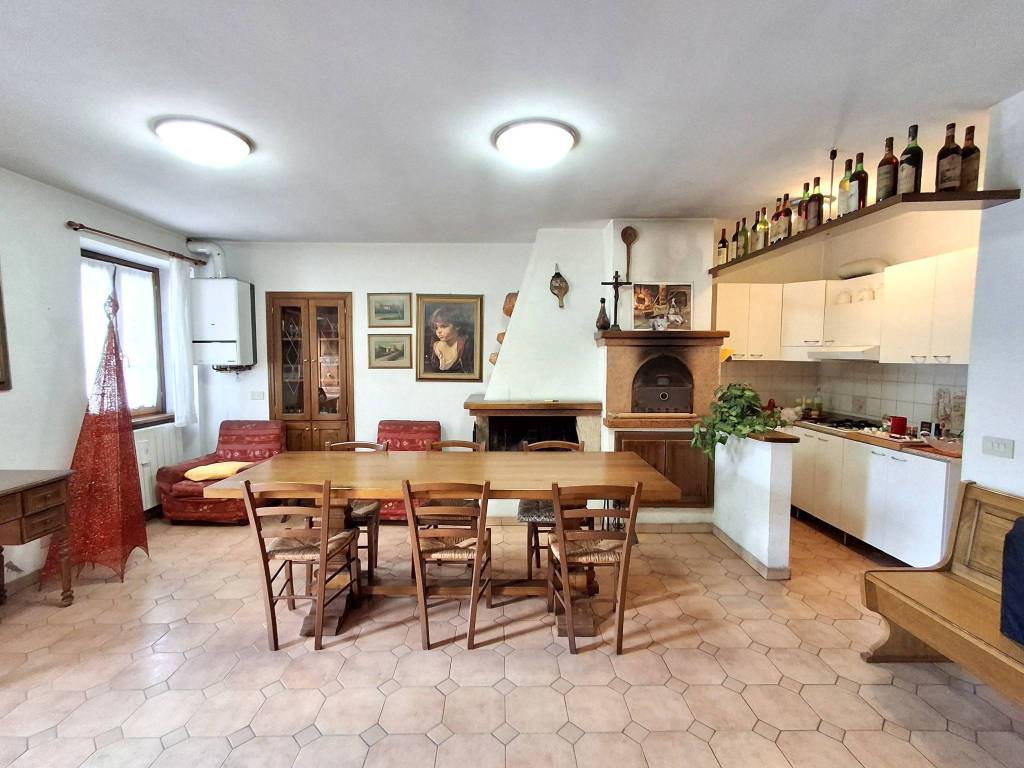 casa indipendente in vendita ad Arezzo in zona Zona La Pace