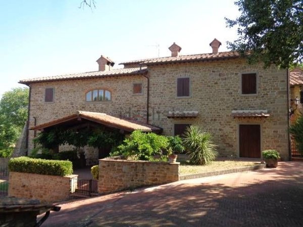 casa indipendente in vendita ad Arezzo in zona Marcena