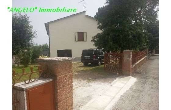casa indipendente in vendita ad Arezzo in zona Rigutino