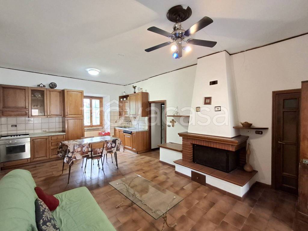 casa indipendente in vendita ad Arezzo in zona Olmo