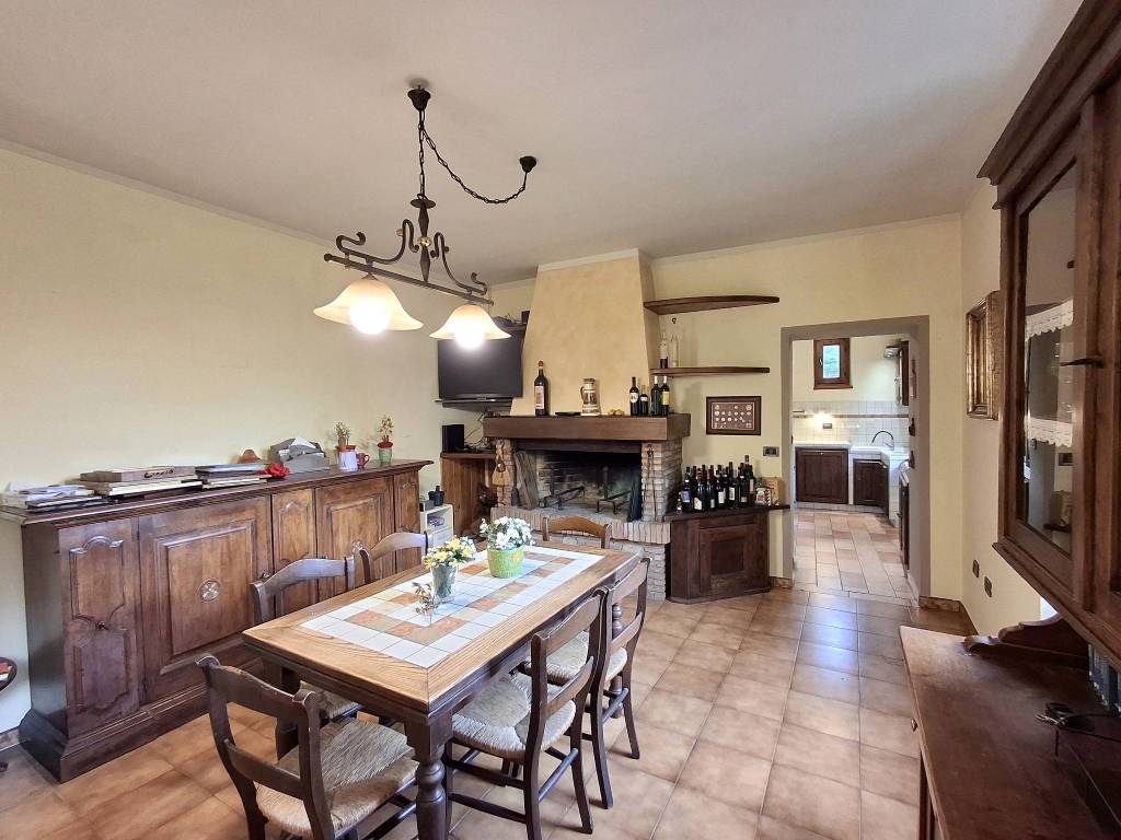 casa indipendente in vendita ad Arezzo in zona Agazzi