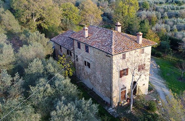 casa indipendente in vendita ad Arezzo in zona Puliciano