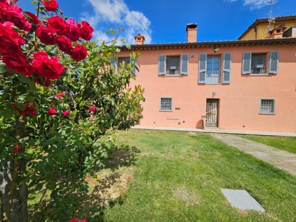 casa indipendente in vendita ad Arezzo in zona Fiorentina