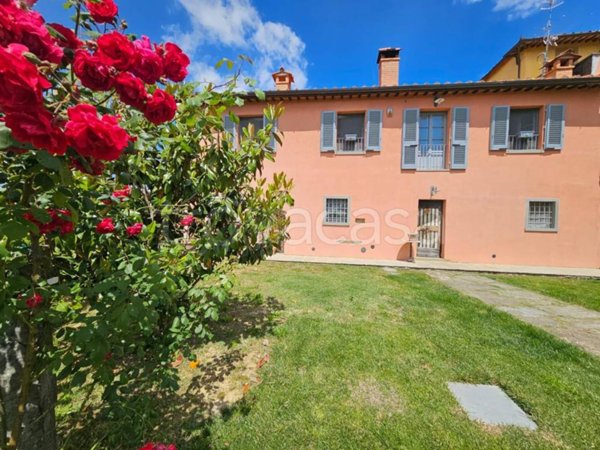 casa indipendente in vendita ad Arezzo in zona Pescaiola