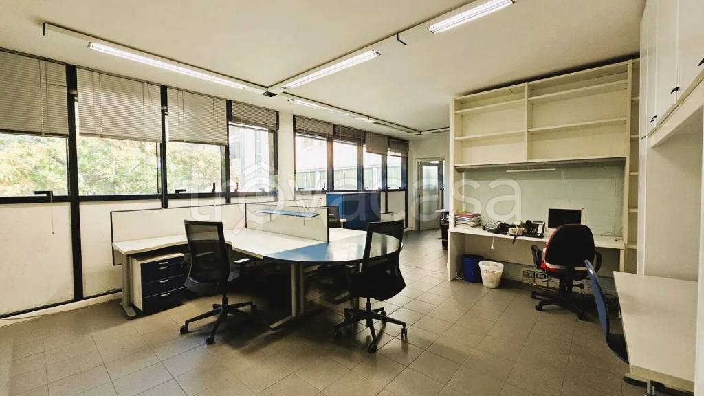ufficio in vendita ad Arezzo in zona Vittorio Veneto