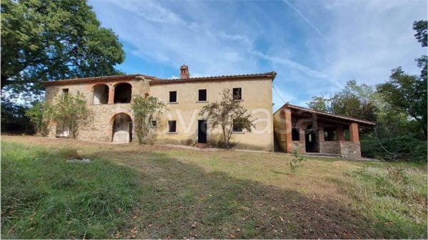 casa indipendente in vendita ad Arezzo in zona Quarata