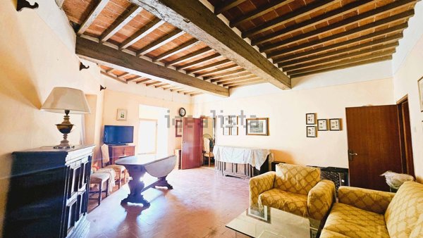 casa indipendente in vendita ad Arezzo in zona Quarata