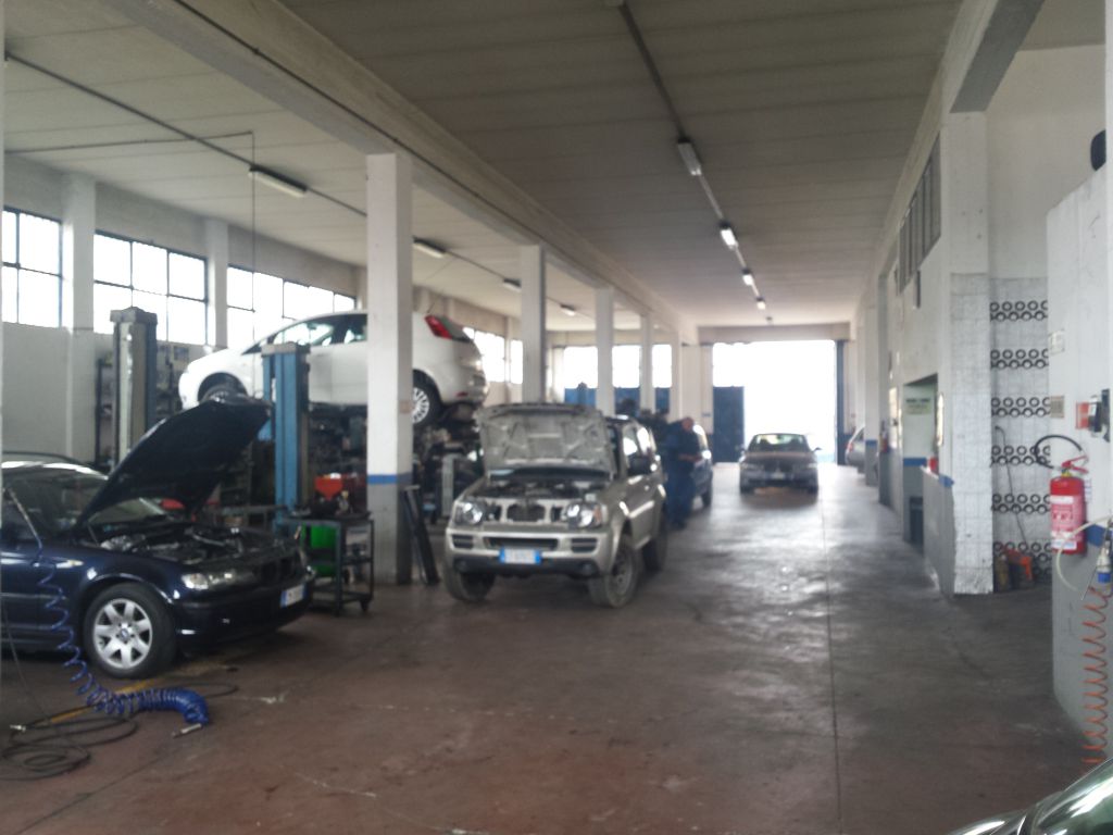 locale commerciale in vendita ad Arezzo in zona Fiorentina