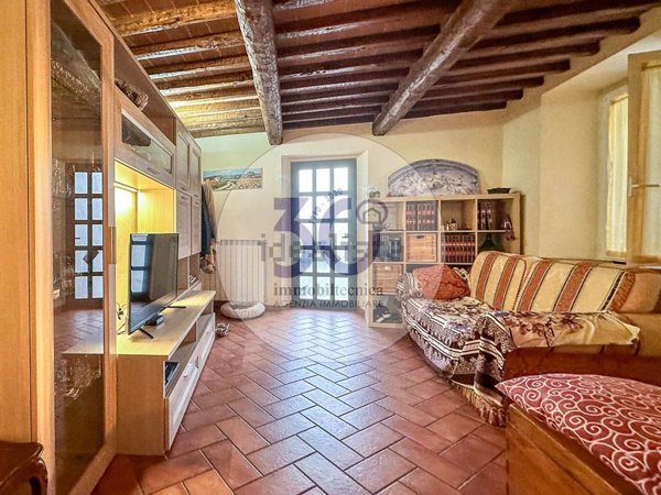 casa indipendente in vendita ad Arezzo in zona Stroppiello