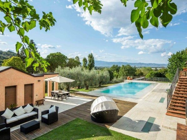 casa indipendente in vendita ad Arezzo in zona Agazzi