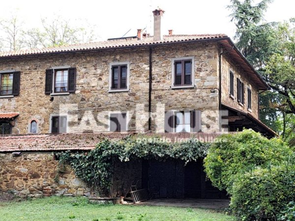casa indipendente in vendita ad Arezzo in zona Quarata