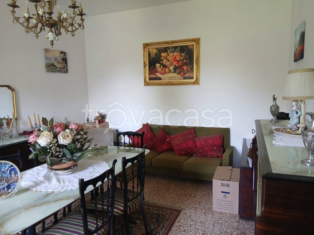 casa indipendente in vendita ad Arezzo in zona Pescaiola