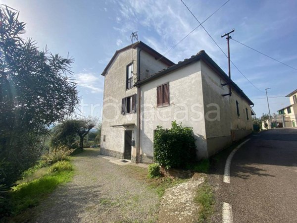 casa indipendente in vendita ad Arezzo in zona Ceciliano
