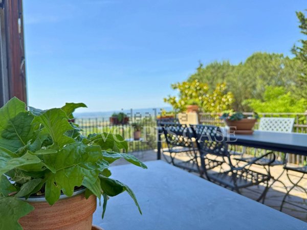 casa indipendente in vendita ad Arezzo in zona Sant'Anastasio