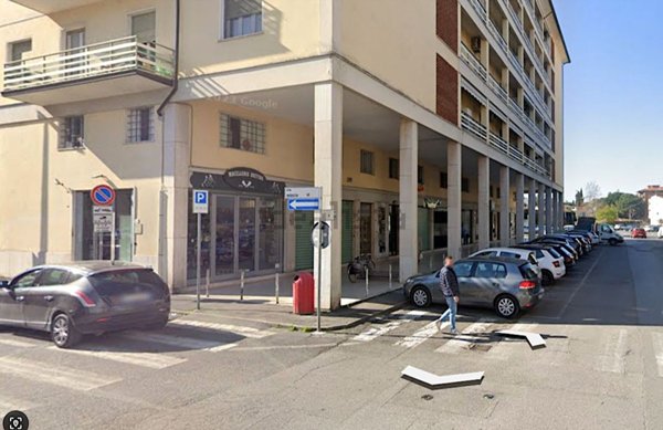 locale commerciale in vendita ad Arezzo