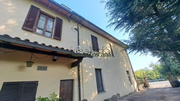 casa indipendente in vendita ad Arezzo in zona Rondine