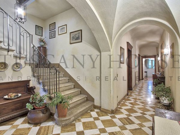 casa indipendente in vendita ad Arezzo in zona Vittorio Veneto