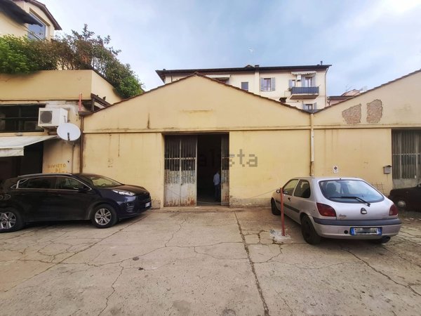 locale commerciale in vendita ad Arezzo