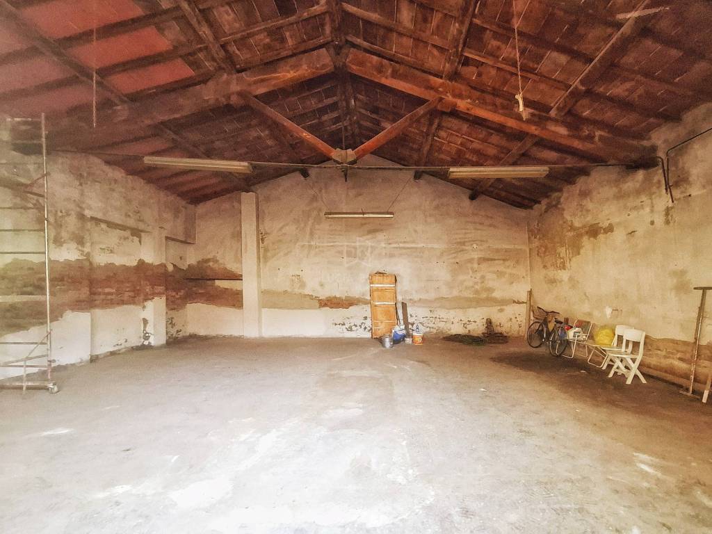 locale commerciale in vendita ad Arezzo