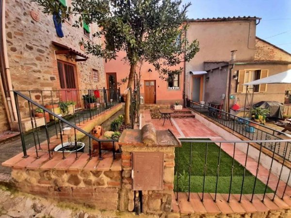 appartamento in vendita ad Arezzo in zona Quarata