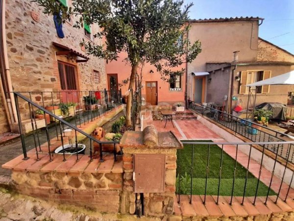 appartamento in vendita ad Arezzo in zona Quarata