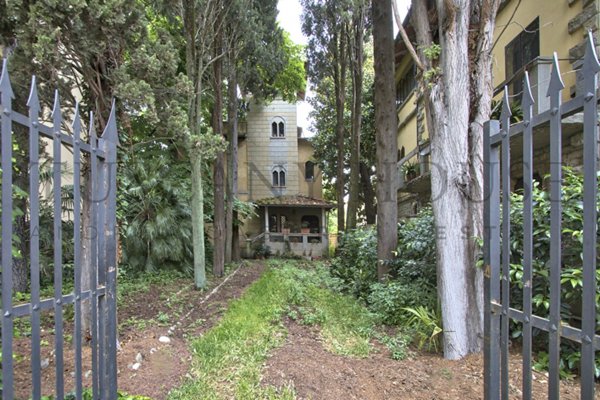 casa indipendente in vendita ad Arezzo in zona Centro Città