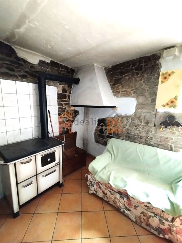 casa indipendente in vendita ad Arezzo in zona Rigutino