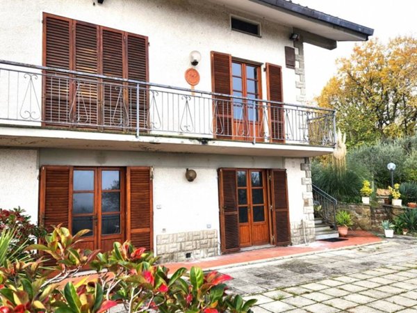 casa indipendente in vendita ad Arezzo in zona Pescaiola