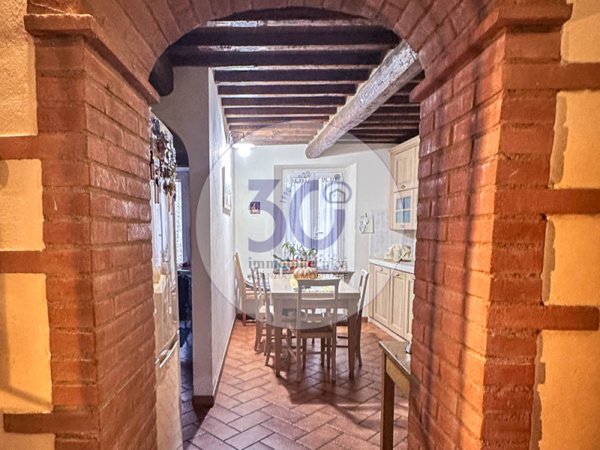 casa indipendente in vendita ad Arezzo in zona Stroppiello