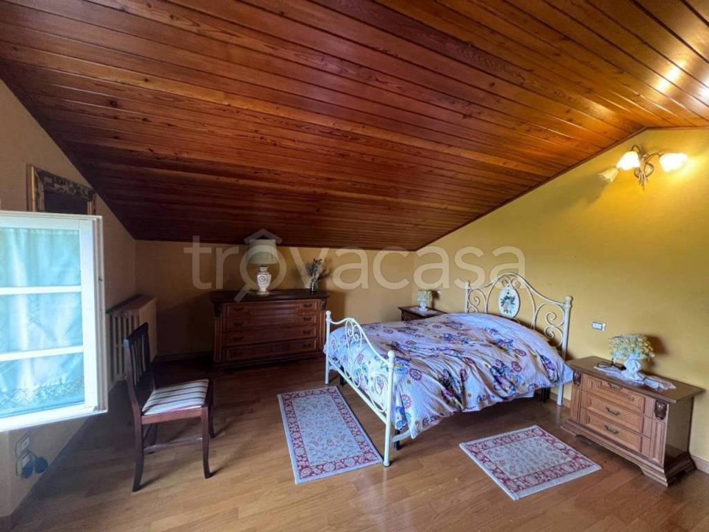 casa indipendente in vendita ad Arezzo in zona Olmo