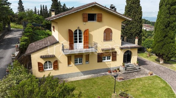casa indipendente in vendita ad Arezzo in zona Olmo