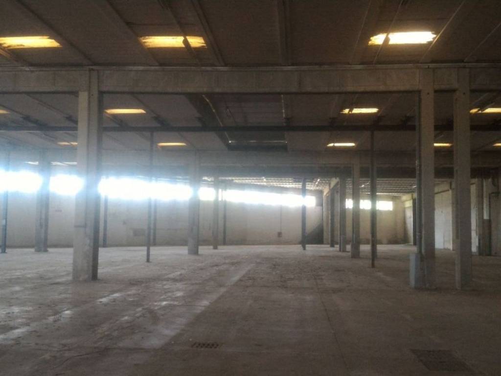 locale commerciale in vendita ad Arezzo in zona Agazzi