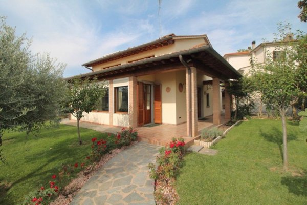 casa indipendente in vendita ad Arezzo in zona Ceciliano