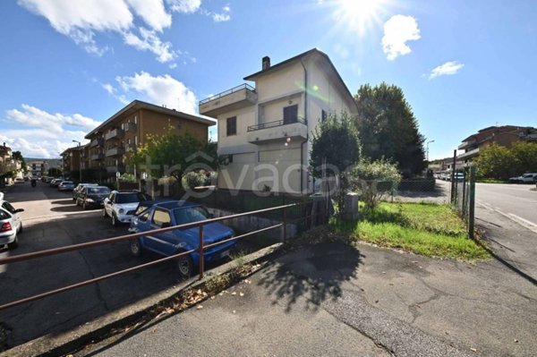 casa indipendente in vendita ad Arezzo in zona Centro Città