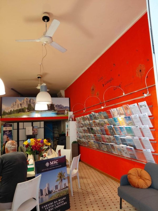 negozio in vendita ad Arezzo