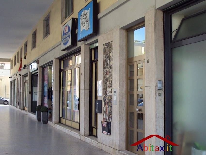 negozio in vendita ad Arezzo in zona Vittorio Veneto