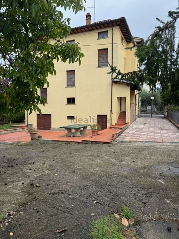 casa indipendente in vendita ad Arezzo in zona Chiassa-Tregozzano