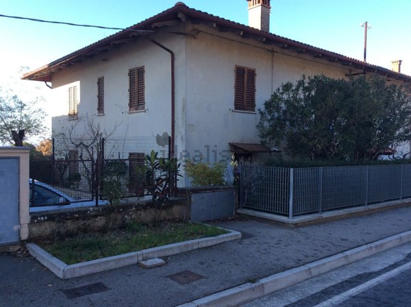 casa indipendente in vendita ad Arezzo
