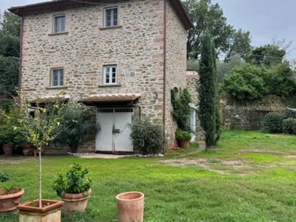 casa indipendente in vendita ad Arezzo in zona Agazzi