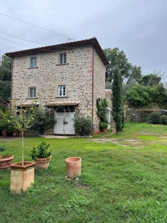 casa indipendente in vendita ad Arezzo in zona Agazzi
