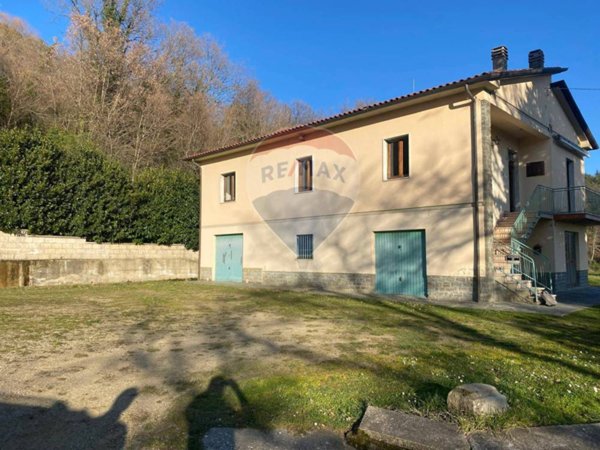 casa indipendente in vendita ad Arezzo in zona Santa Maria alla Rassinata