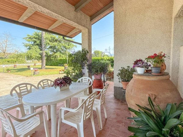 casa indipendente in vendita ad Arezzo in zona San Giuliano